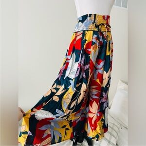 Colorful beach pants that you need for the next escape